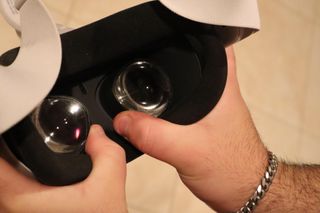 How to setup and use your Oculus Quest 2:Quest 2 IPD adjust