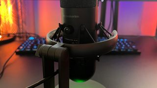 SteelSeries Alias shock mount and mic stand
