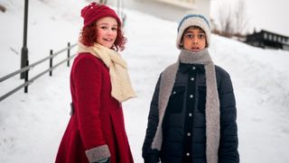 Hedvig och Julian i julfilmen Snösystern.