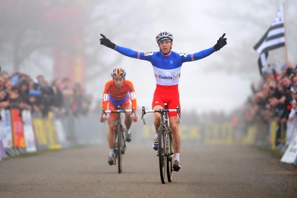 Matthieu Boulo (France) wins the sprint.