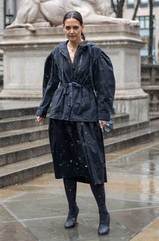 Katie Holmes black heels tights coat winter fashion