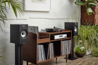 B&W 606 S2 Anniversary Edition with records