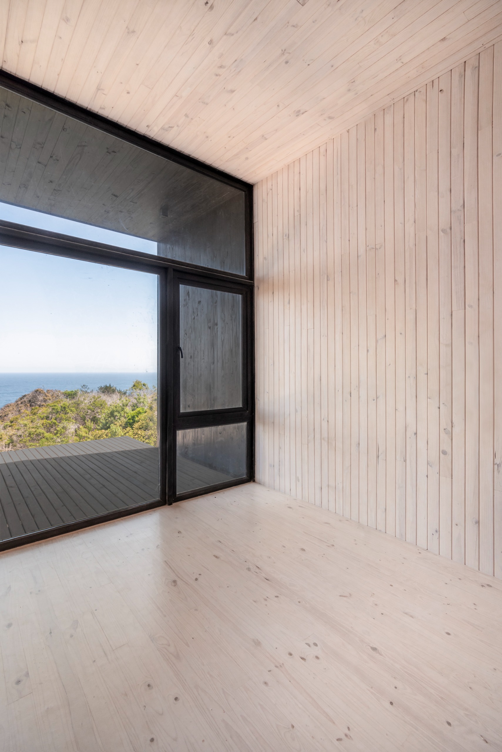 Casa Asomada by Whale!, a chilean house jutting out from a cliff towards the landscape