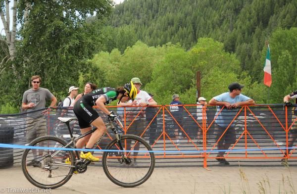 Lea Davison (Specialized) was not about to let Nash ride away