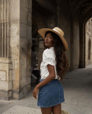 @emmanuellek_ wears a white blouse