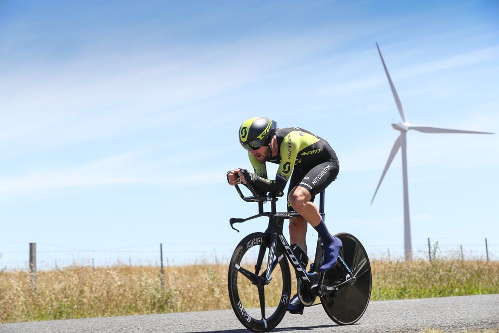 Luke Durbridge (Mitchelton-Scott) fights the wind