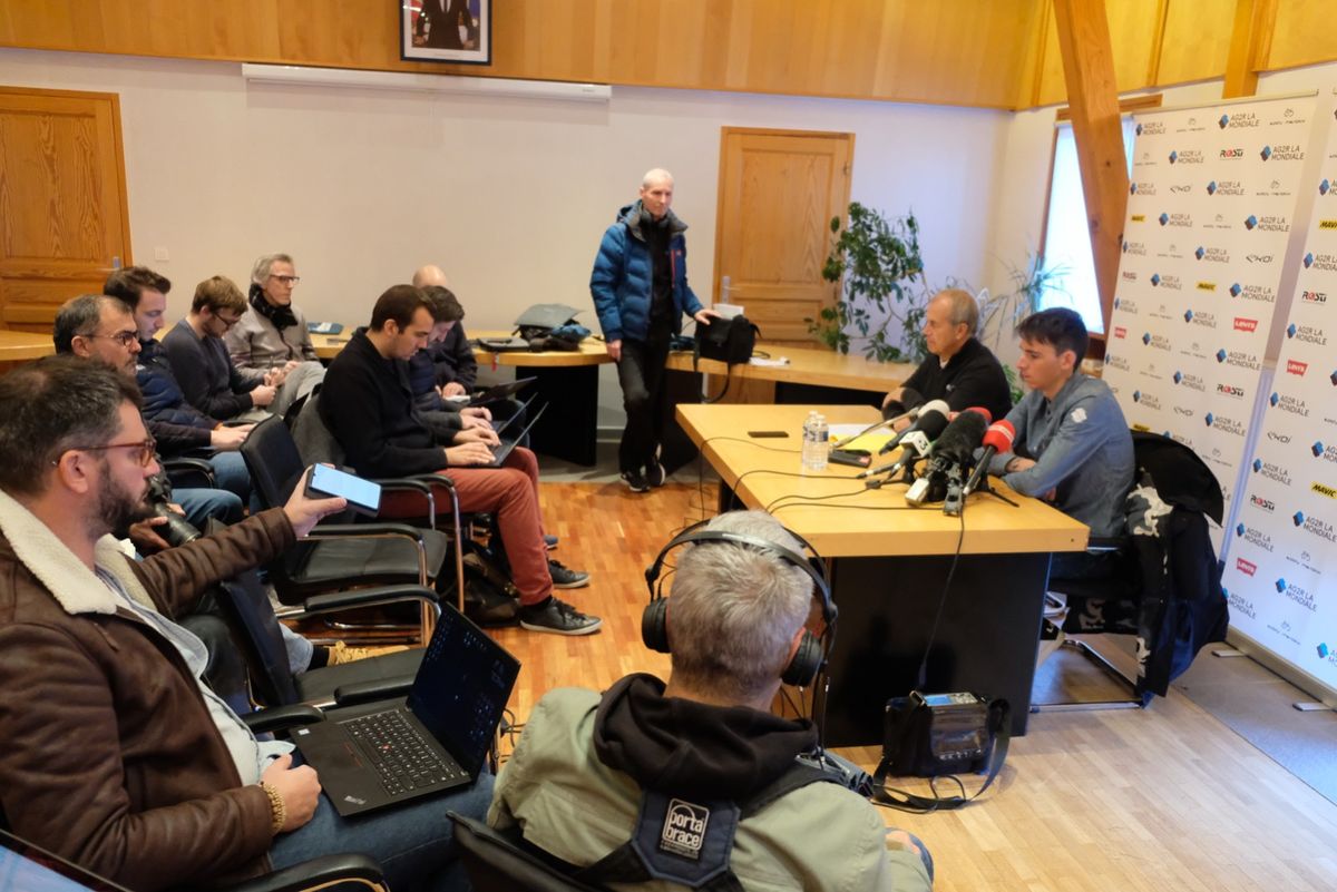 Bardet and team manager Vincent Lavenu announce their plans to the press