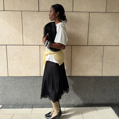 @nlmarilyn wears black skirt and white T-shirt