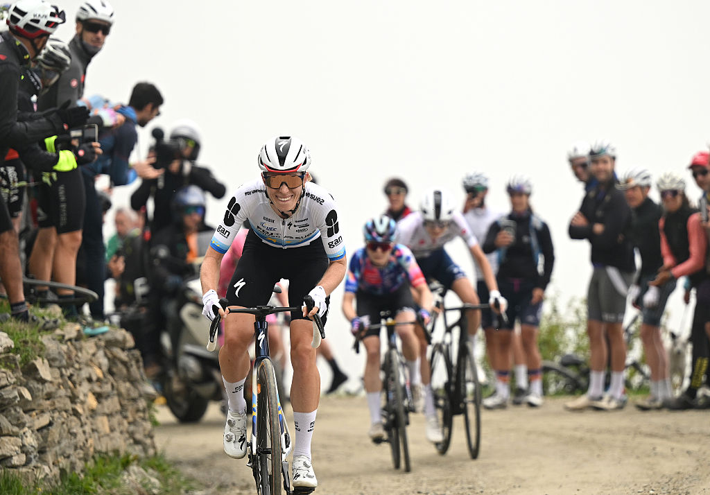 SESTRIERE, ITALY - JUNE 06: Stage winner Demi Vollering of Netherlands and Team FDJ United - SUEZ attacks in the breakaway during the 37th Giro d&amp;apos;Italia Women 2026, Stage 8 a 106km stage from  Rivoli to Sestriere 2034m / #UCIWWT / on June 06, 2026 in Sestriere, Italy. (Photo by Luc Claessen/Getty Images)