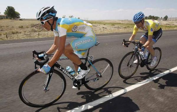 Evgeny Petrov (Astana) leads Tyler Farrar (Garmin - Sharp)