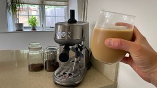 how to make iced latte with espresso machine in background