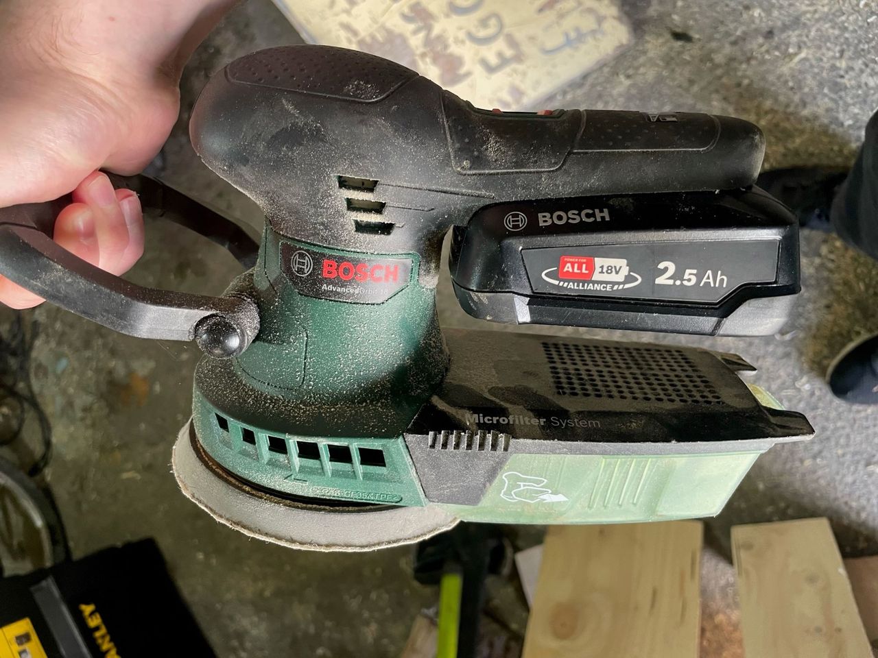 A Bosch 18v sander