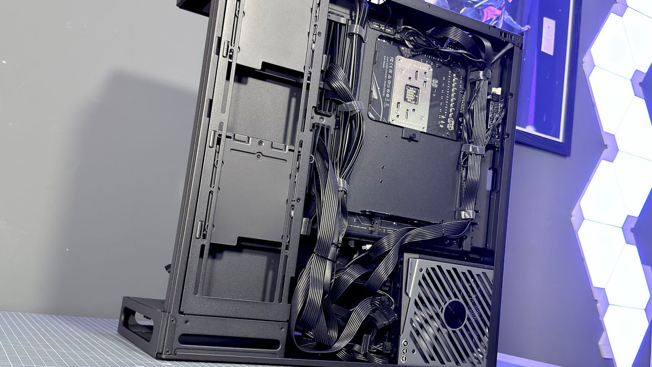 The Havn HS 360 PC case in black and white on a desk.