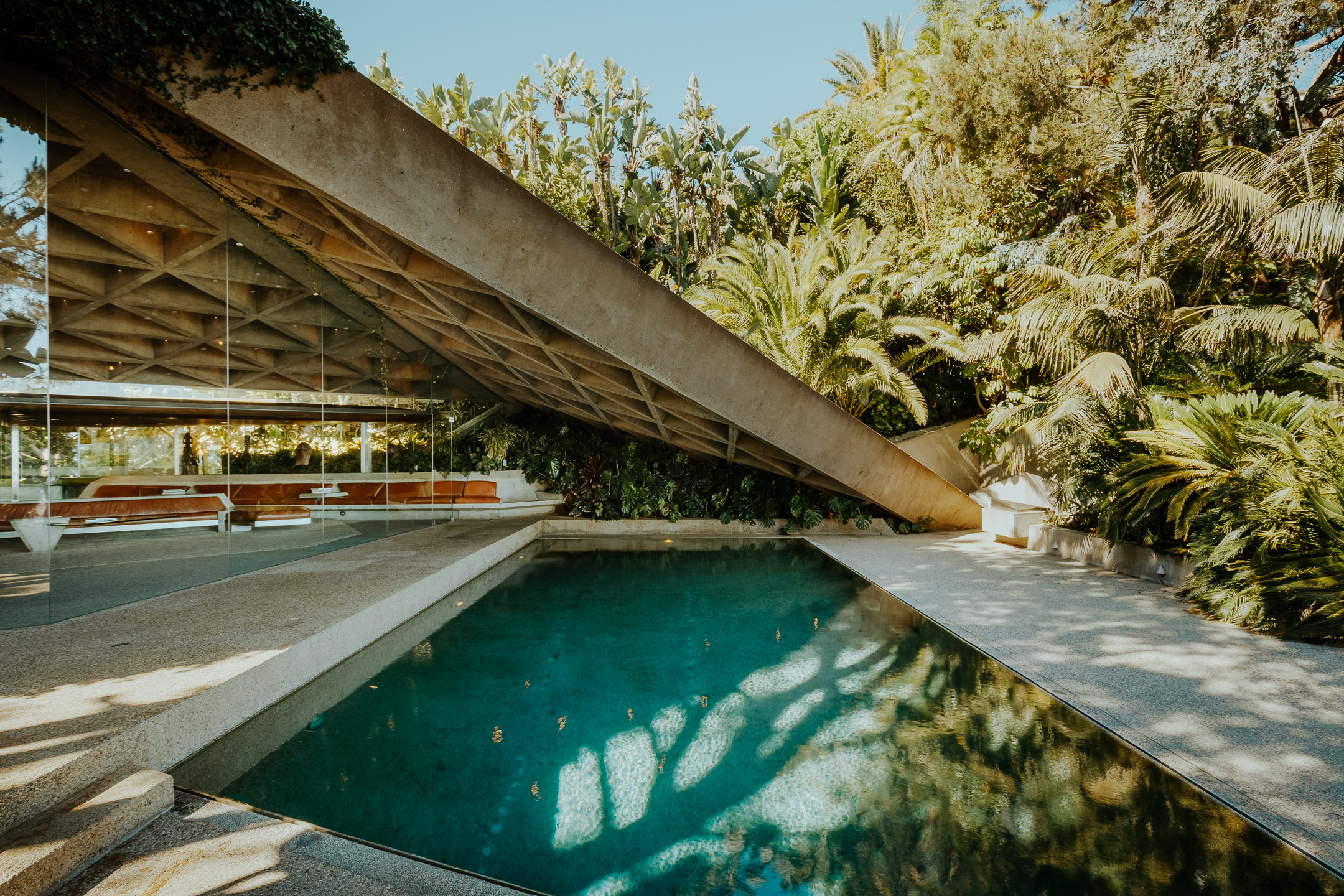 Sheats-Goldstein Residence in LA with its concrete sloped roof, pool and green open grounds