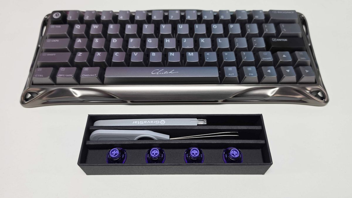 GravaStar Mercury V60 Pro on desk