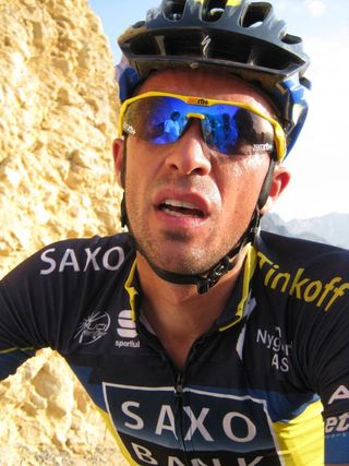 Contador goes down fighting in Oman
