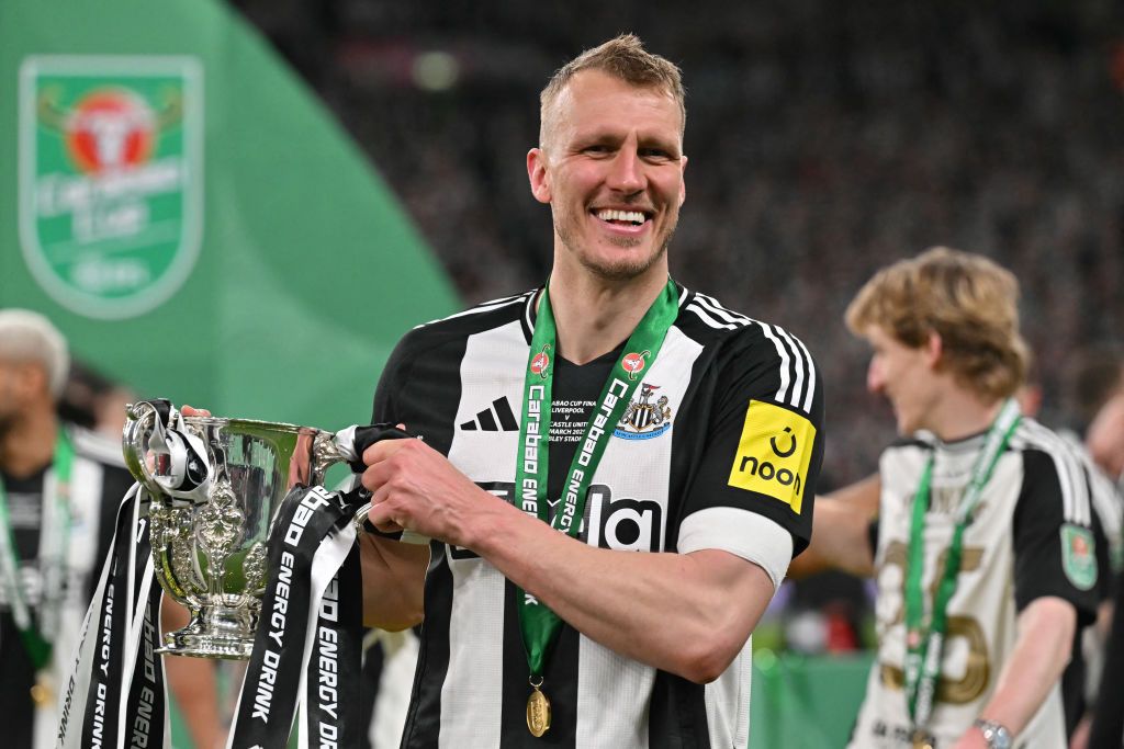 Newcastle United&#039;s English defender #33 Dan Burn celebrates with the trophy on the pitch after the English League Cup final football match between Liverpool and Newcastle United at Wembley Stadium, north-west London on March 16, 2025. Newcastle won the game 2-1. 