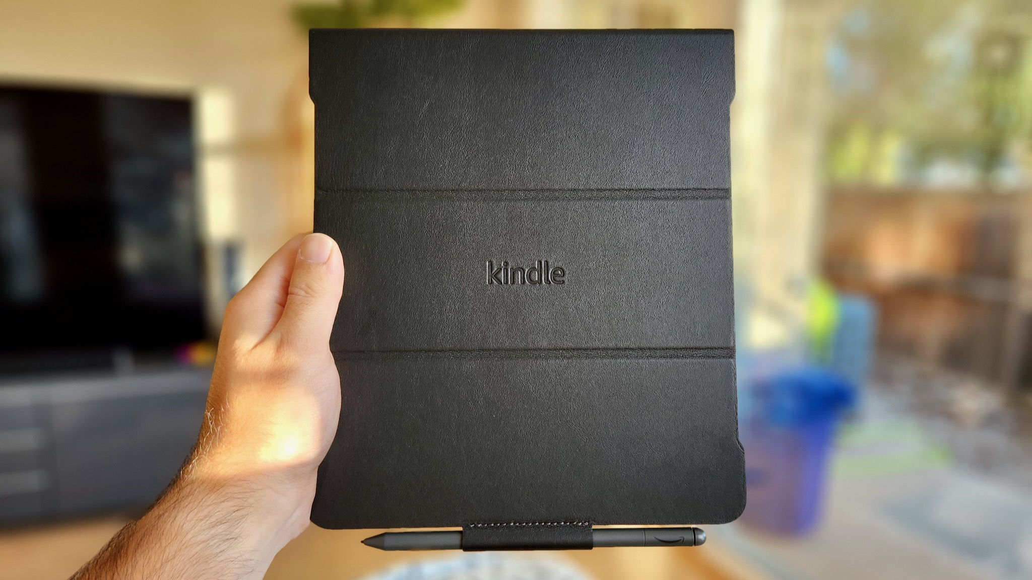 Amazon Kindle Scribe, Deri Manyetik kılıfında
