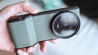 Xiaomi 13 Ultra with camera grip case