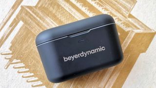 Beyerdynamic Free Byrd charging case in black