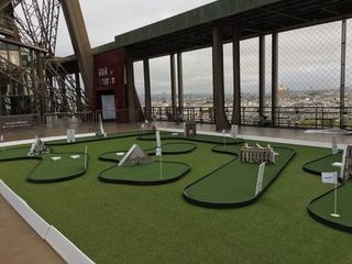 Putting course Eiffel Tower
