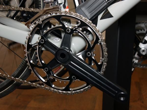 Fairwheel Bikes' Ruegamer showpiece is outfitted with a rare prototype eecycleworks eecrank. The design looks slick and we're looking forward to testing one.