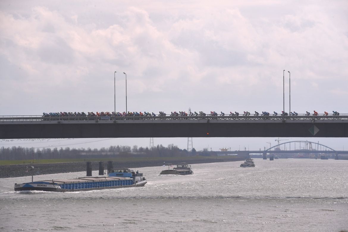 The peloton cross the canal
