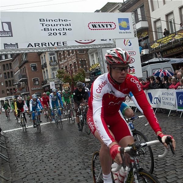 Rain punishes the riders as they head out for the Binche-Tournai-Binche