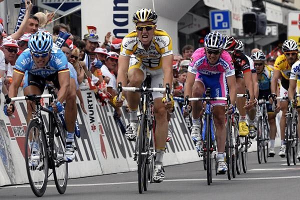 Neither Gerald Ciolek (Team Milram) nor Bernard Eisel (Team Columbia - Highroad) knew who won stage two.