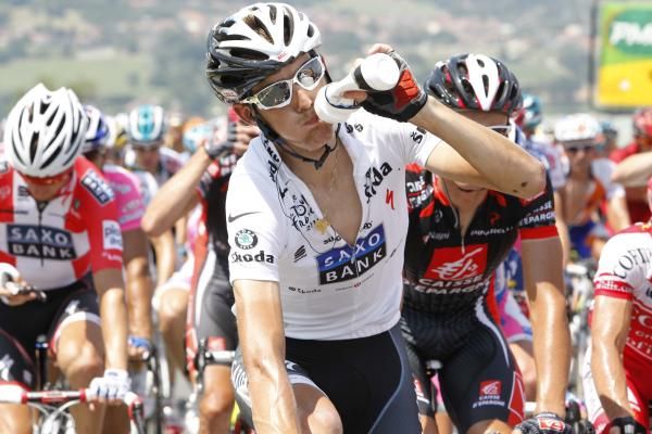 Andy Schleck (Saxo Bank) keeping cool on the road to Morzine-Avoriaz