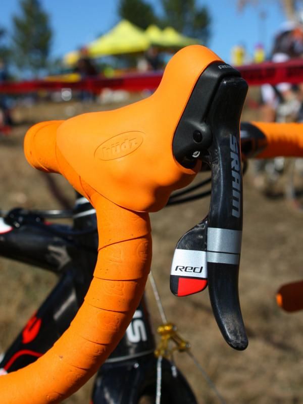 The SRAM Red DoubleTap levers are fitted with orange Hudz SoftGrip hoods.