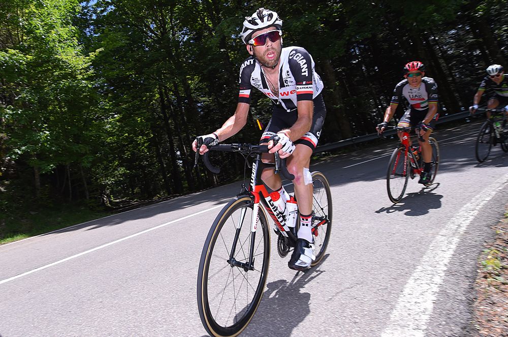 Laurens ten Dam (Sunweb) marked the breakaway