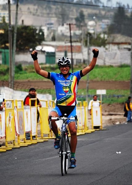 Jhonny Caicedo (Fedecarchi/Gobierno) wins the Vuelta al Ecuador's fourth stage.