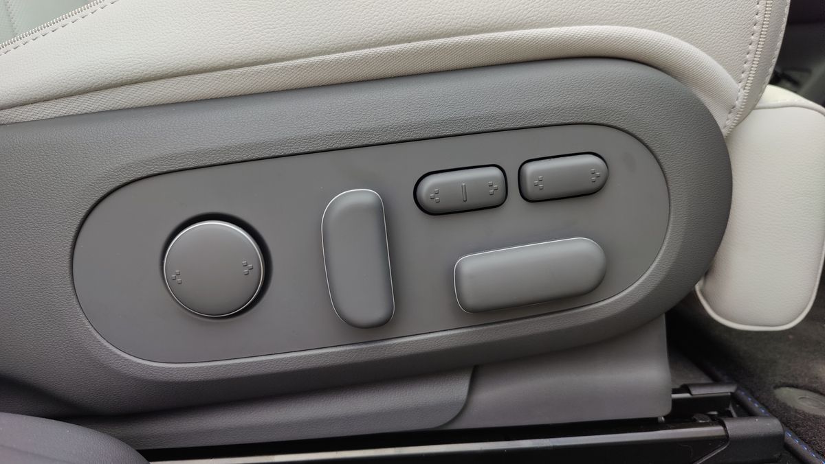 Seat controls in Ioniq 5