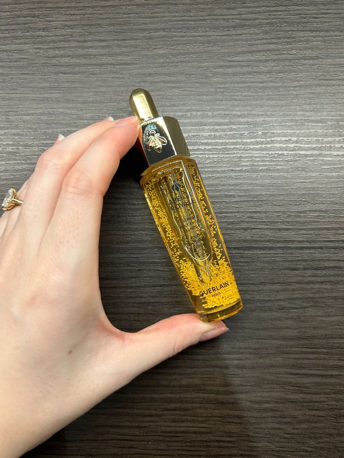 A picture of the Guerlain Abeille Royale Youth Watery Oil Serum