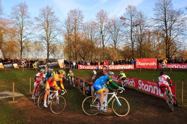 The group breaks up in the twist section in Hasselt.