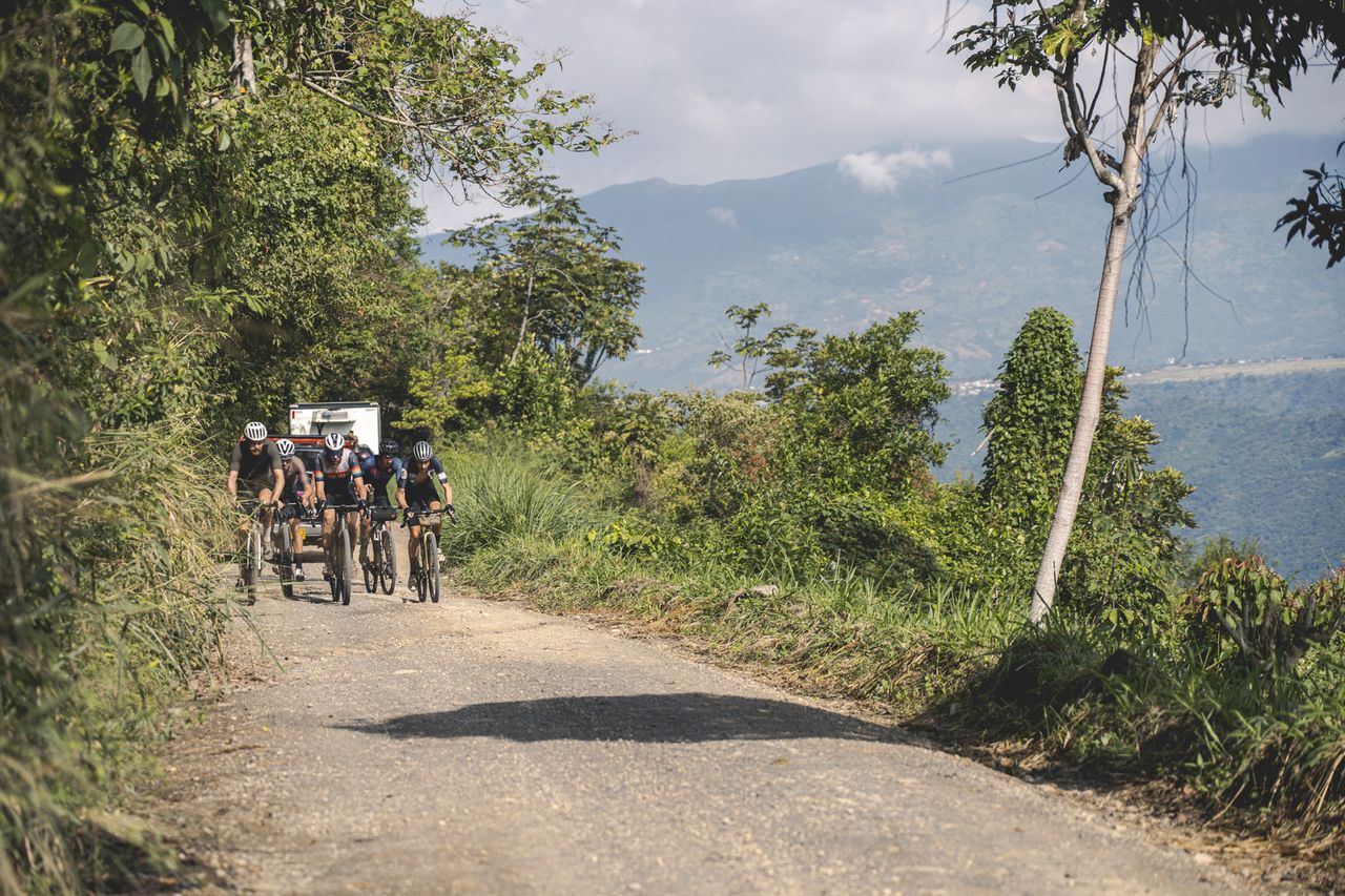 Lead riders on stage 6 from from Melgar to Fusagasuga,