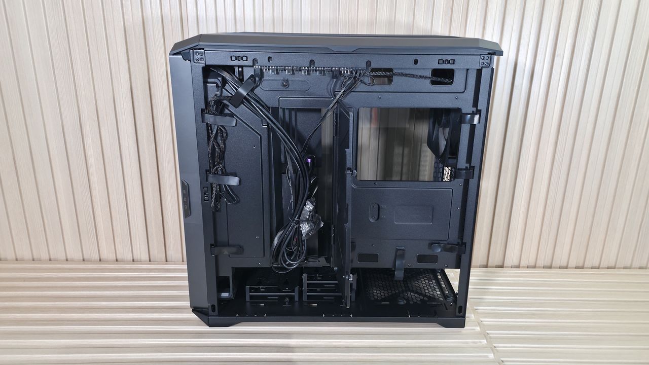 Cooler Master HAF II 500 - back panel door open