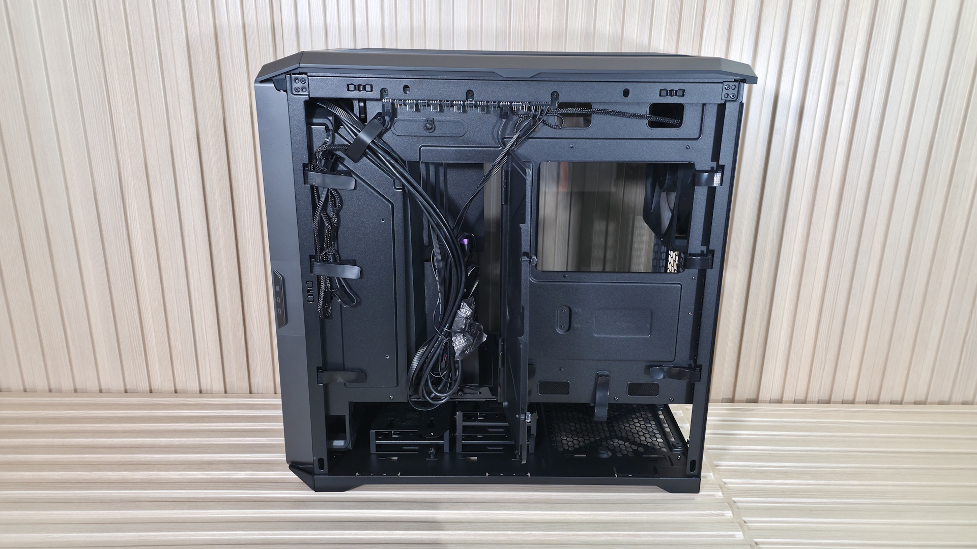 Cooler Master HAF II 500 - back panel door open