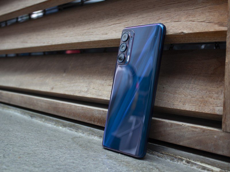Motorola Edge 2021 Hands On Back