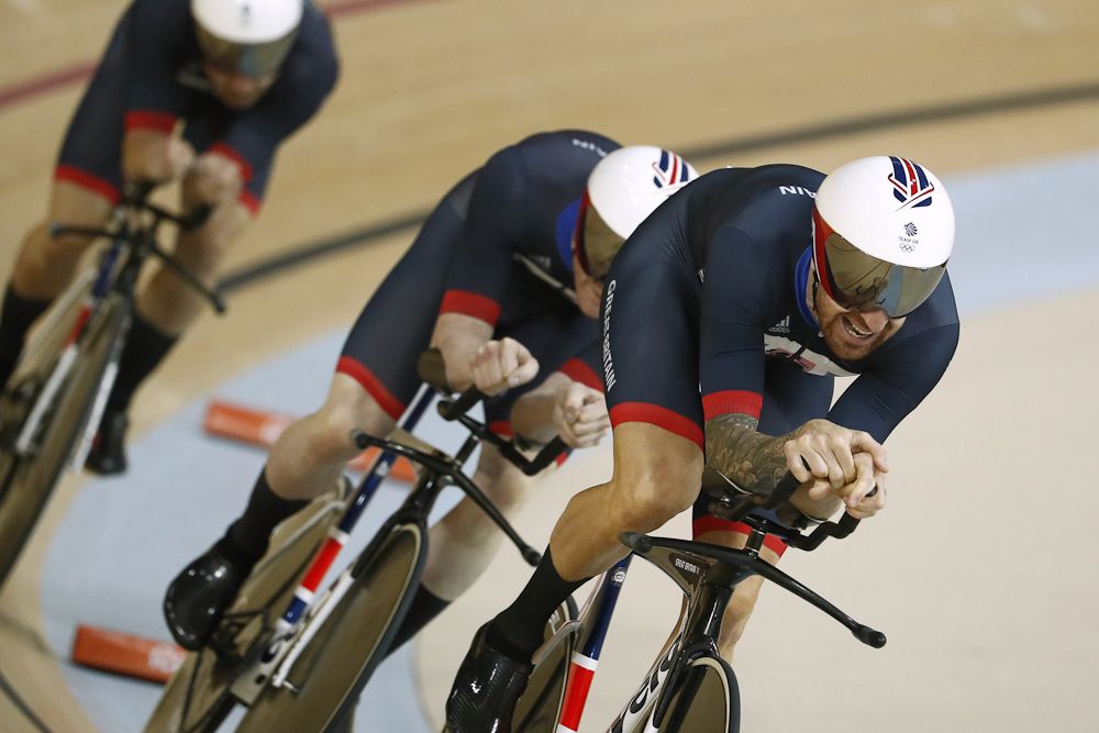Bradley Wiggins leads Great Britain to Olympic gold in the team pursuit