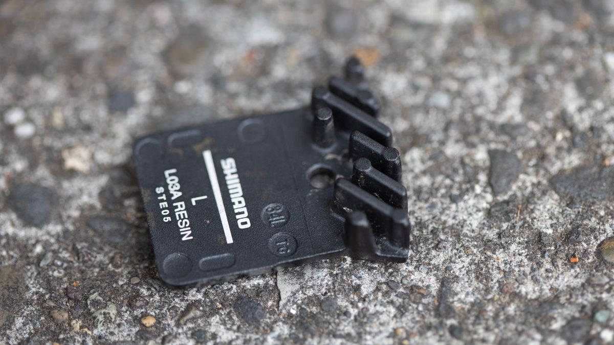Shimano disc brake pads with cooling fins