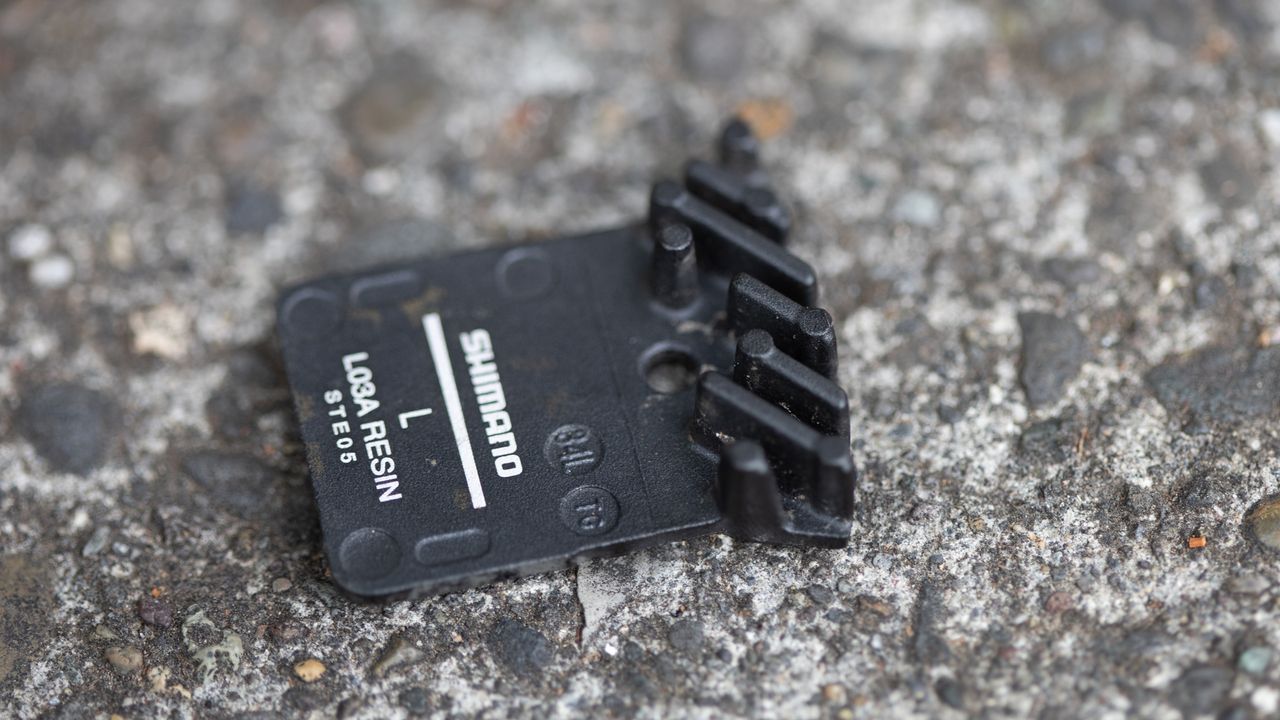 Shimano disc brake pads with cooling fins