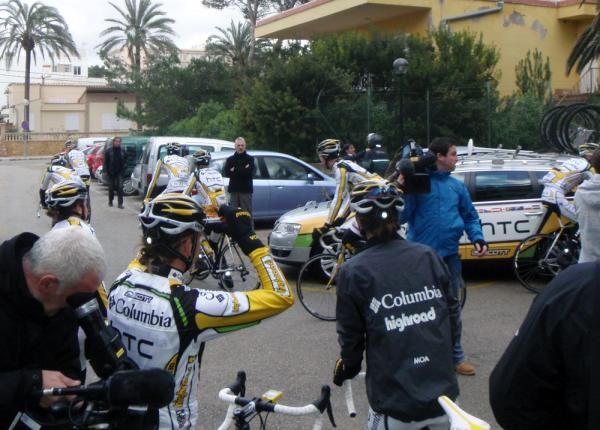 The boys get things underway as the girls get set to roll out