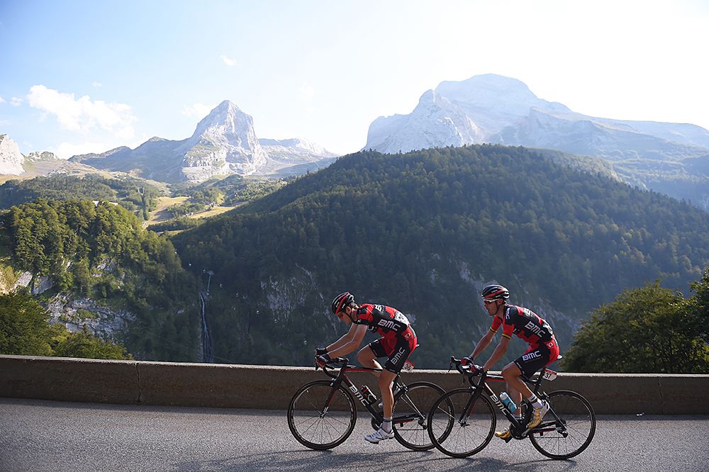 Samuel Sanchez and Ben Hermans (BMC) on the final climb