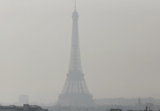Here's what a polluted Paris looks like draped in smog