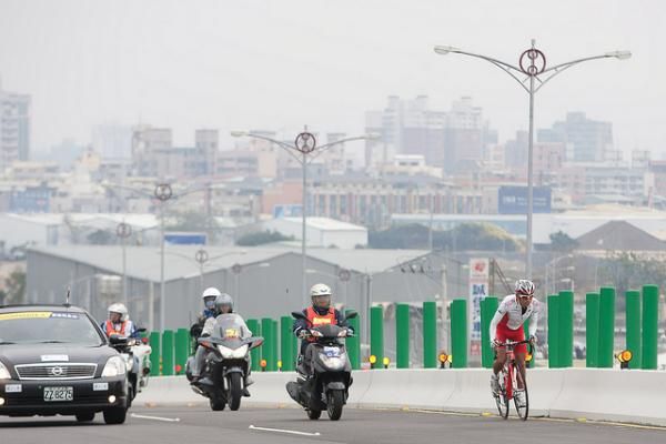 Fukushima on the Zhongxing Mountain Bridge