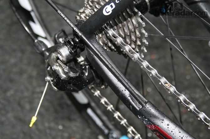 The internal cable routing port on the Militis Team exits the chainstay from a fairly central location