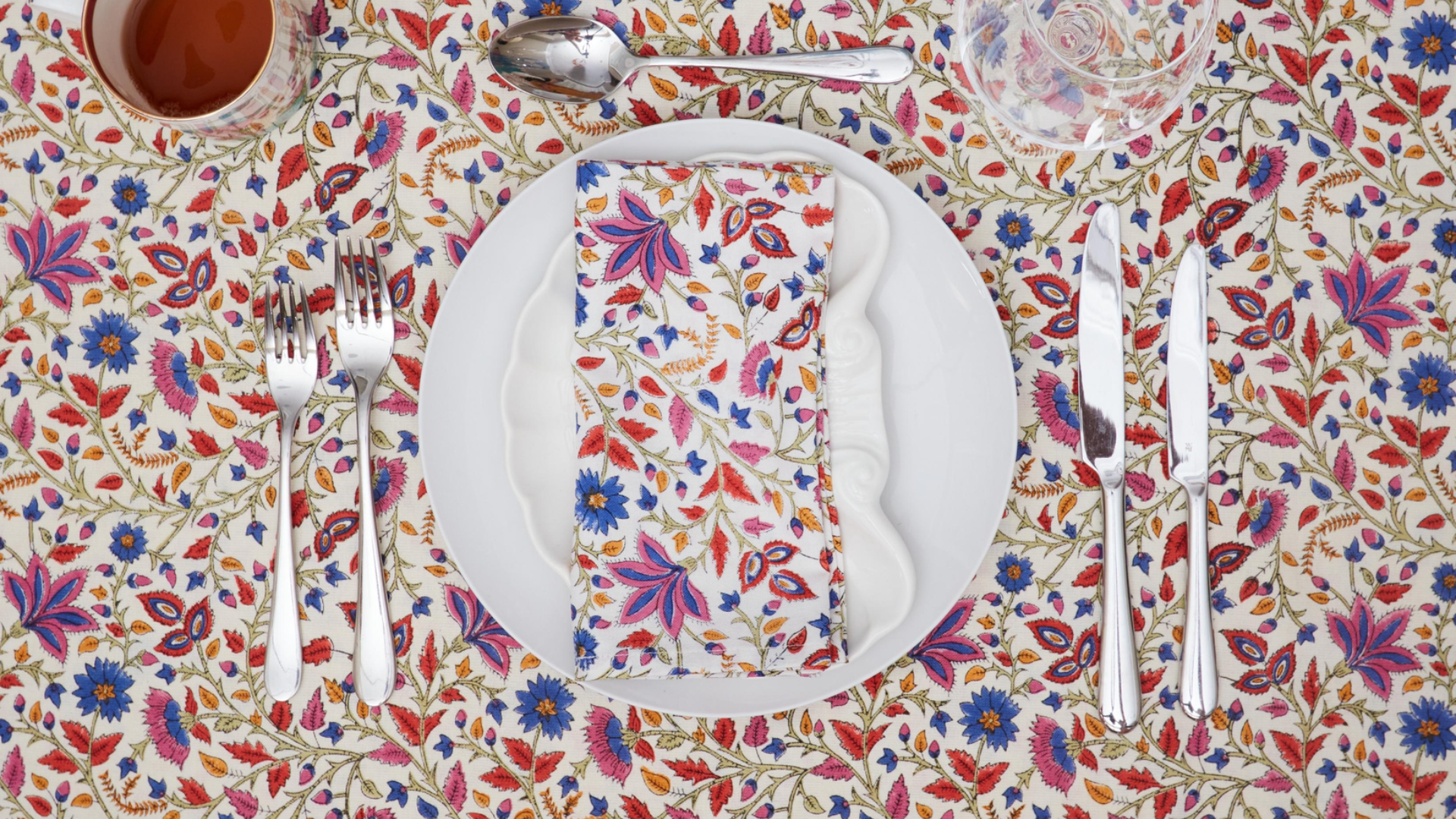 Chintzy tablescape