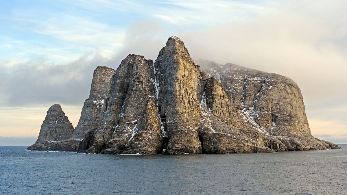 Scientists found an ancient continent&#039;s chemical fingerprints in rock samples taken from Baffin Island in Nunavut, Canada. 